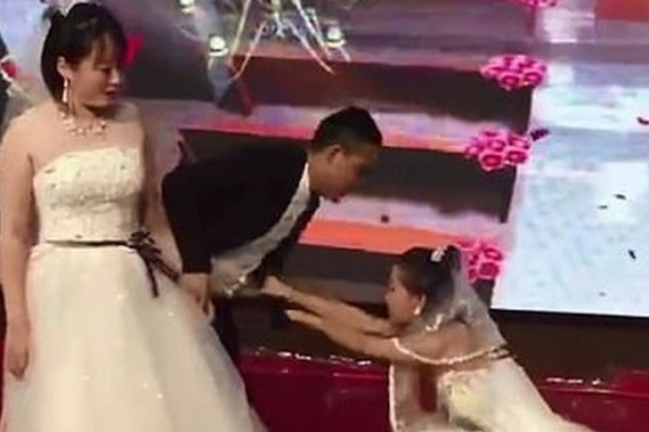 Ngày cưới thành cơn ác mộng khi người yêu cũ của chú rể xuất hiện theo cách này