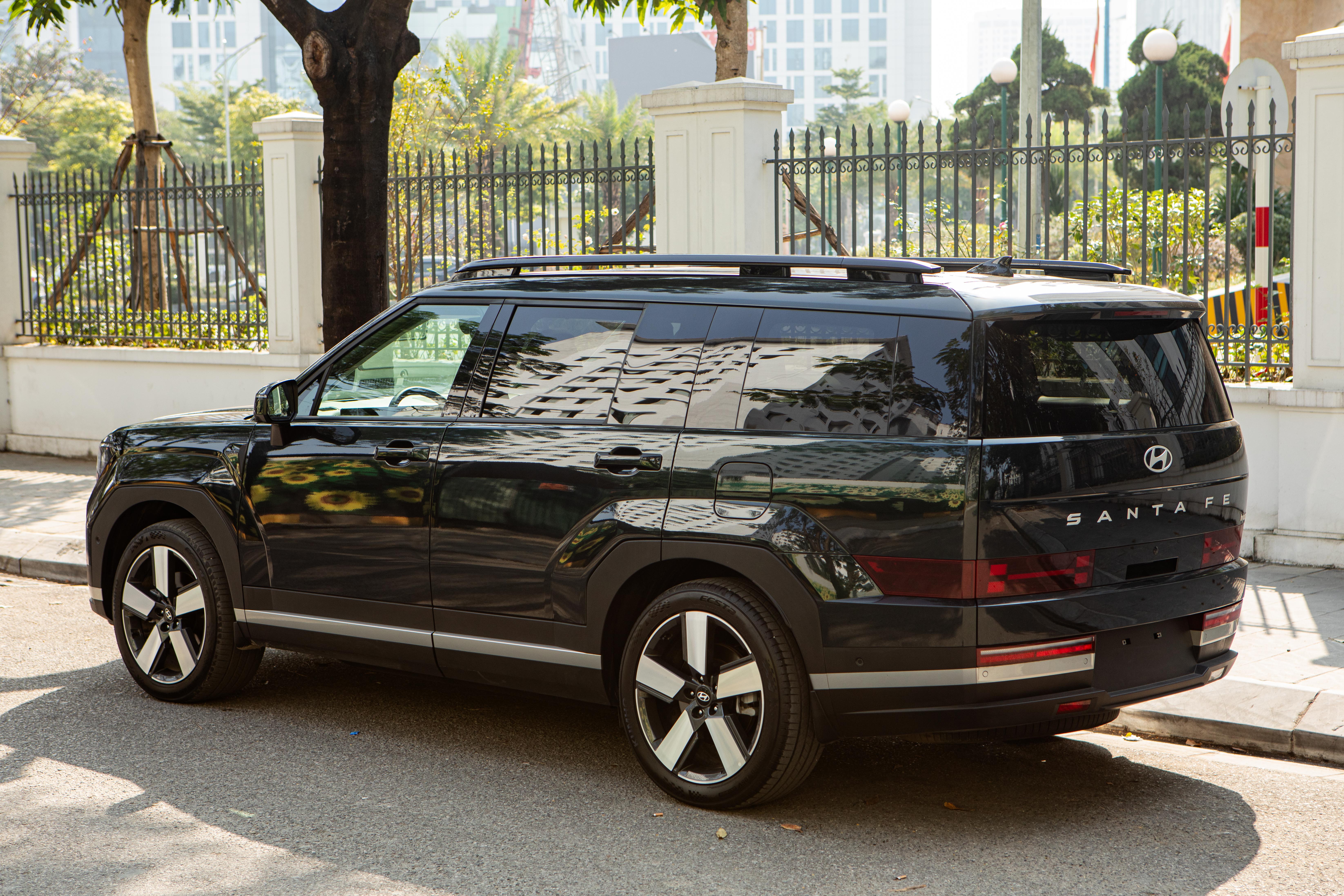 Hyundai SantaFe được ưu đãi ra sao trong tháng này - 3