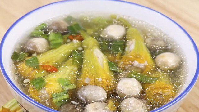 Canh bông bí nấu mọc là món ăn thơm ngon bổ dưỡng dễ làm.