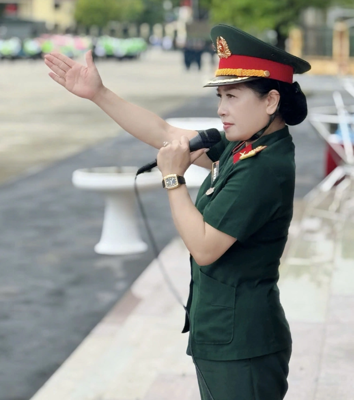 Trong dịp kỷ niệm 80 năm Cách mạng Tháng Tám thành công (19/8/1945-19/8/2025) và Quốc khánh (2/9/1945-2/9/2025), NSND Thu Hà đảm nhận vai trò Tổng đạo diễn khối xe nghi trượng.