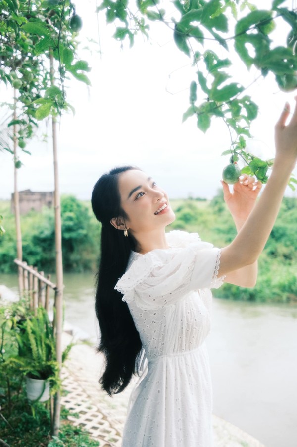 Ngoài việc ăn kiêng khoa học, Nhã Phương còn chịu khó vận động như tập gym, làm việc chăm chỉ, nhờ đó, vóc dáng của cô càng chuẩn đẹp hơn.