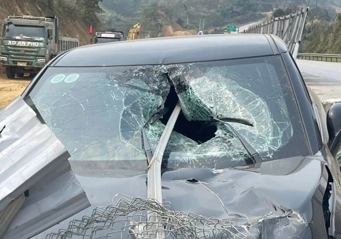 Một vụ tai nạn xảy ra ngày 3/3 tại khu vực mở rộng cao tốc Nội Bài - Lào Cai. Ảnh: Văn Đạt