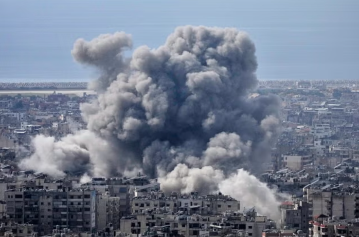 Israel san phẳng "siêu hầm ngầm" ở Tehran, Mỹ dọa "tung đòn kịch liệt" vào Iran - 1