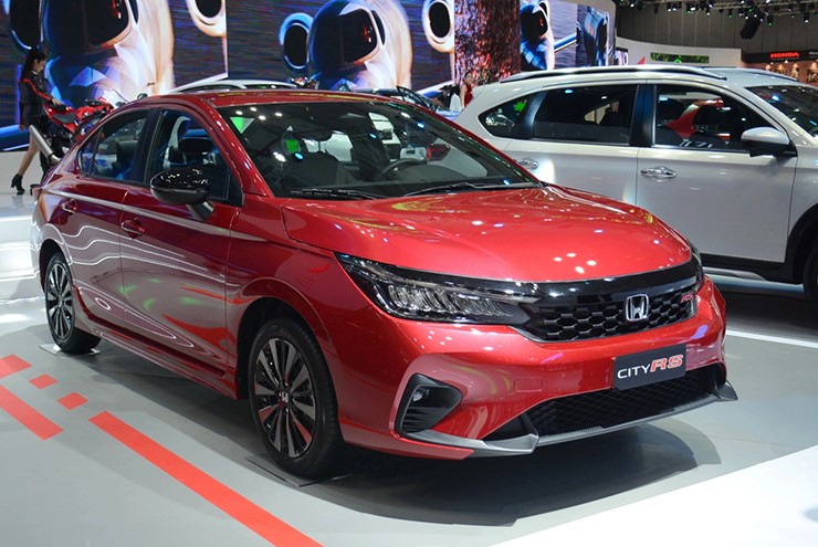 Honda City cũng gây chú ý khi bán ra 825 xe, vượt mức 669 xe của Hyundai Accent.