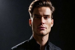 Nhà tiên tri "Nostradamus mới" dự đoán lạnh người về cuộc chiến Iran-Israel