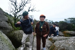 Hành trình 30 năm 'phượt' xe máy lễ Phật của cặp đôi u80