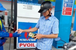 Dầu tăng hơn 7.000/lít, xăng lên mạnh: Cần kiềm chế để giá cả không ‘té nước theo mưa'