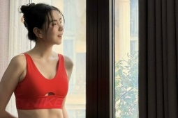 Mai Ngọc tự hào khoe cơ bụng sau 10 tháng sinh con