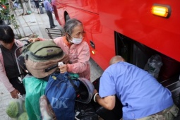 Gần 2.000 khách bị ảnh hưởng bởi sự cố sà lan tông cầu Ghềnh