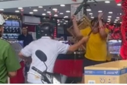 Công an khống chế đối tượng vào tiệm vàng “quậy” ở Đồng Tháp