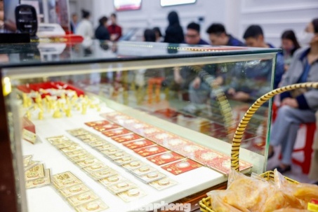 Lý do giá vàng bạc lao dốc