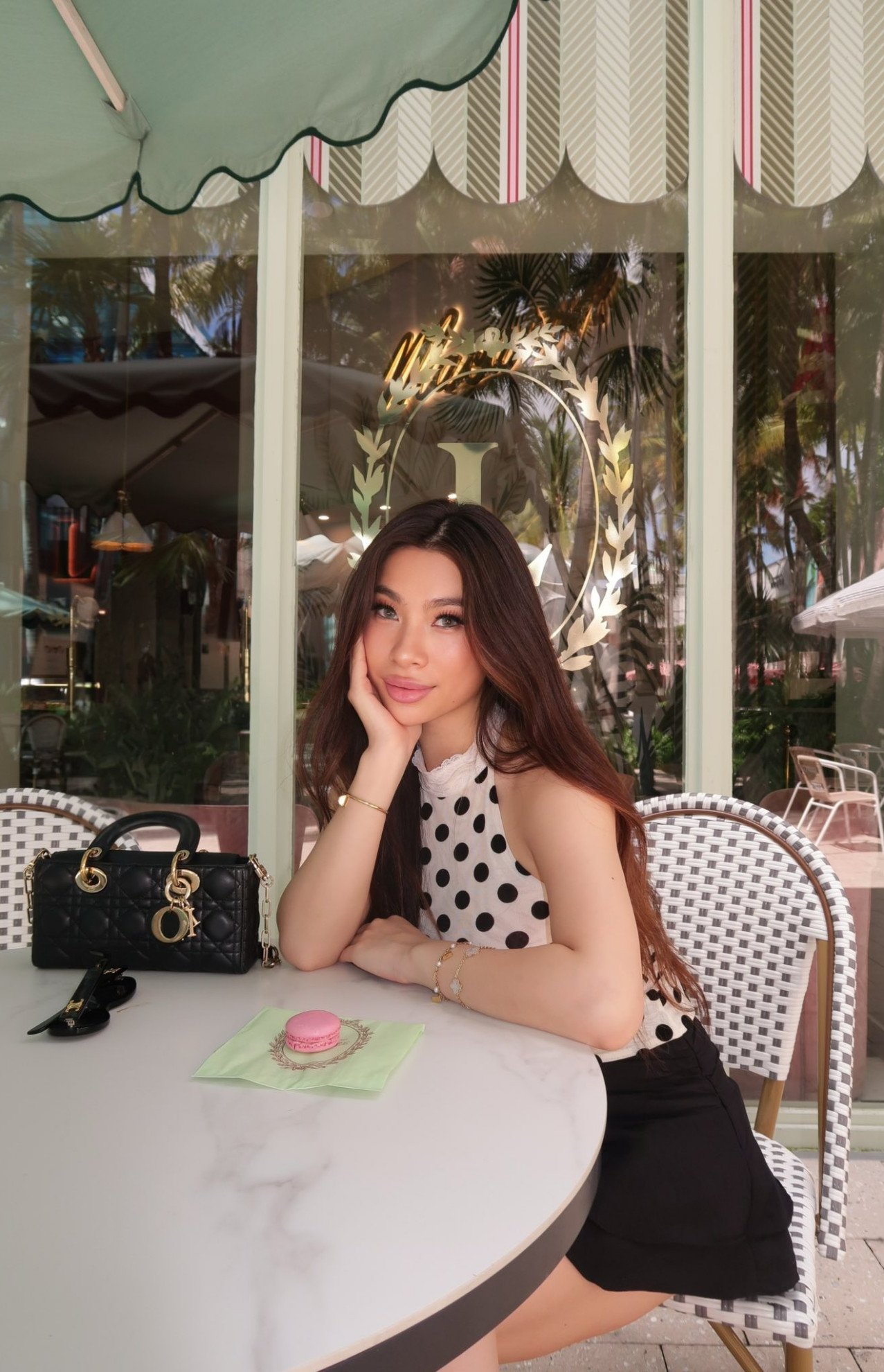 Phong cách khỏe khoắn, gợi cảm đời thường của con gái Lý Hương.