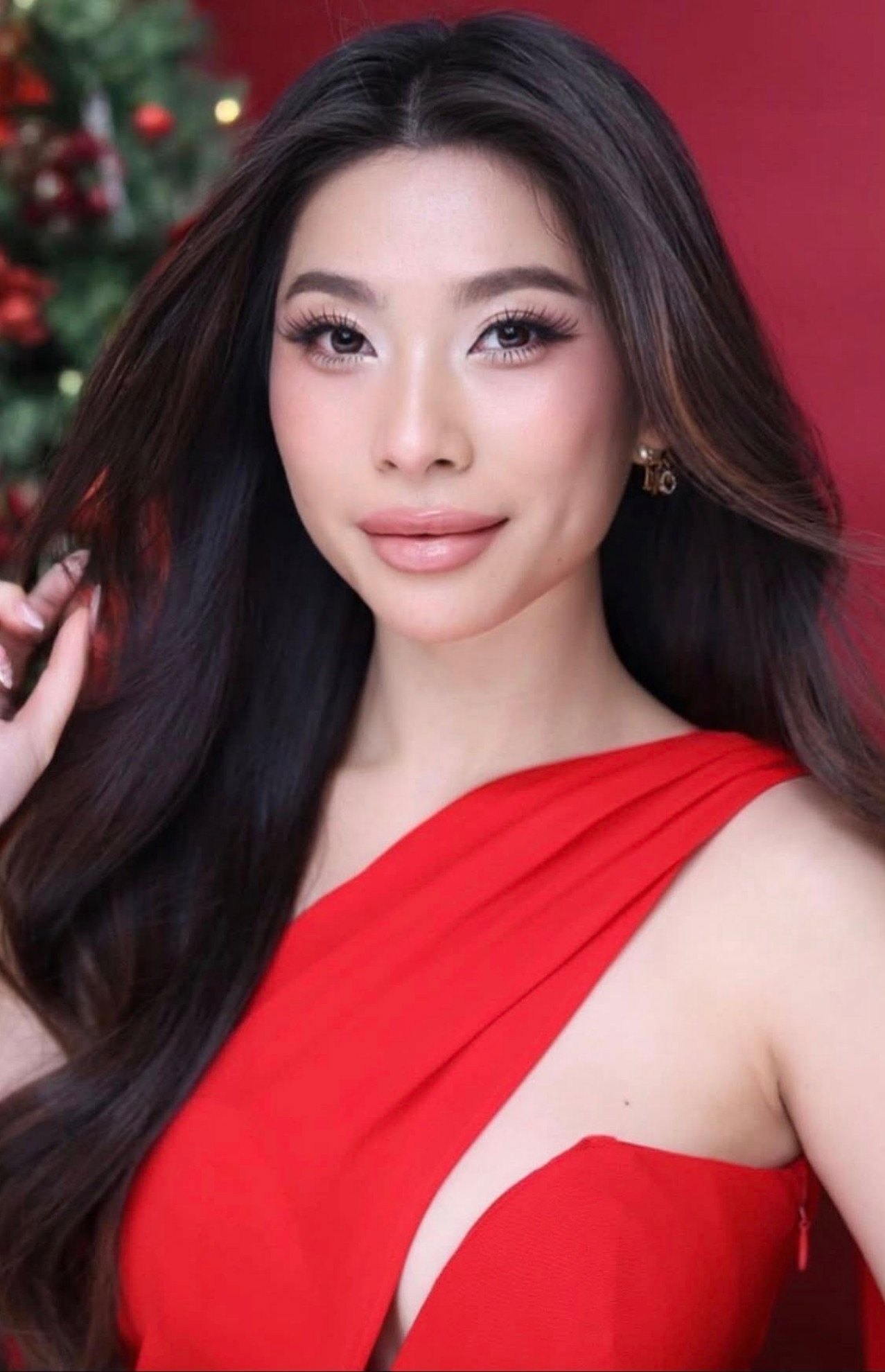 Con gái 25 tuổi xinh đẹp và gợi cảm của diễn viên Lý Hương - 10