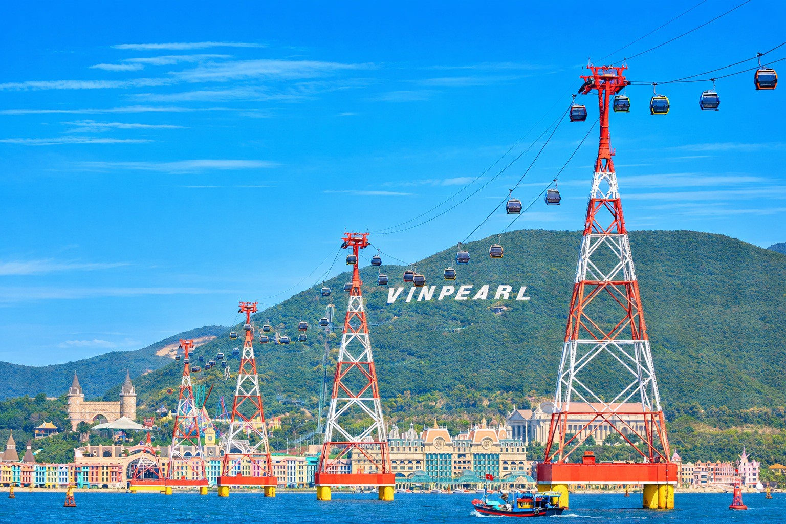 Tuyến cáp treo Vinpearl - biểu tượng du lịch của thành phố biển Nha Trang