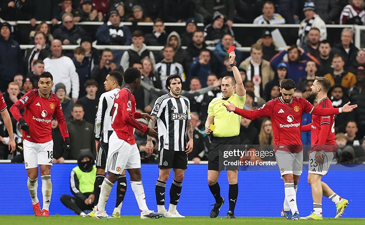 Man Utd vẫn giữ vị trí thứ 3 trên BXH sau trận thua trước&nbsp;Newcastle