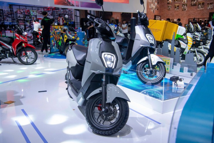 Top xe máy điện giá 20-30 triệu đáng mua hiện nay - 1