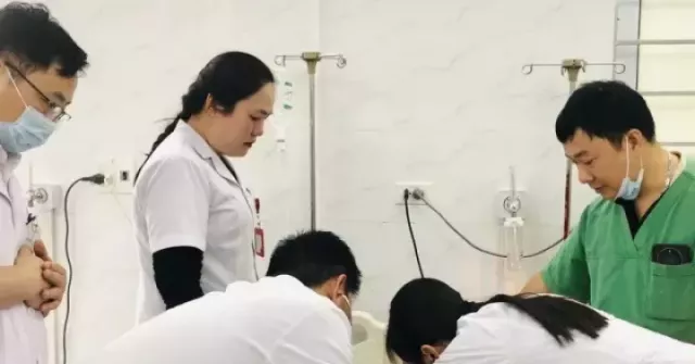 Cứu sống bé trai 27 tháng tuổi hóc hạt nhãn