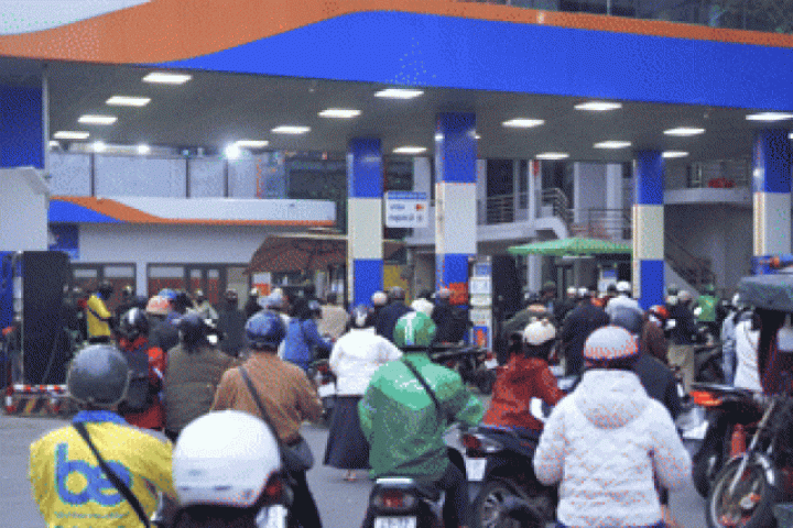 Giá xăng dầu tăng chóng mặt, người dân lo lan sang nhiều mặt hàng