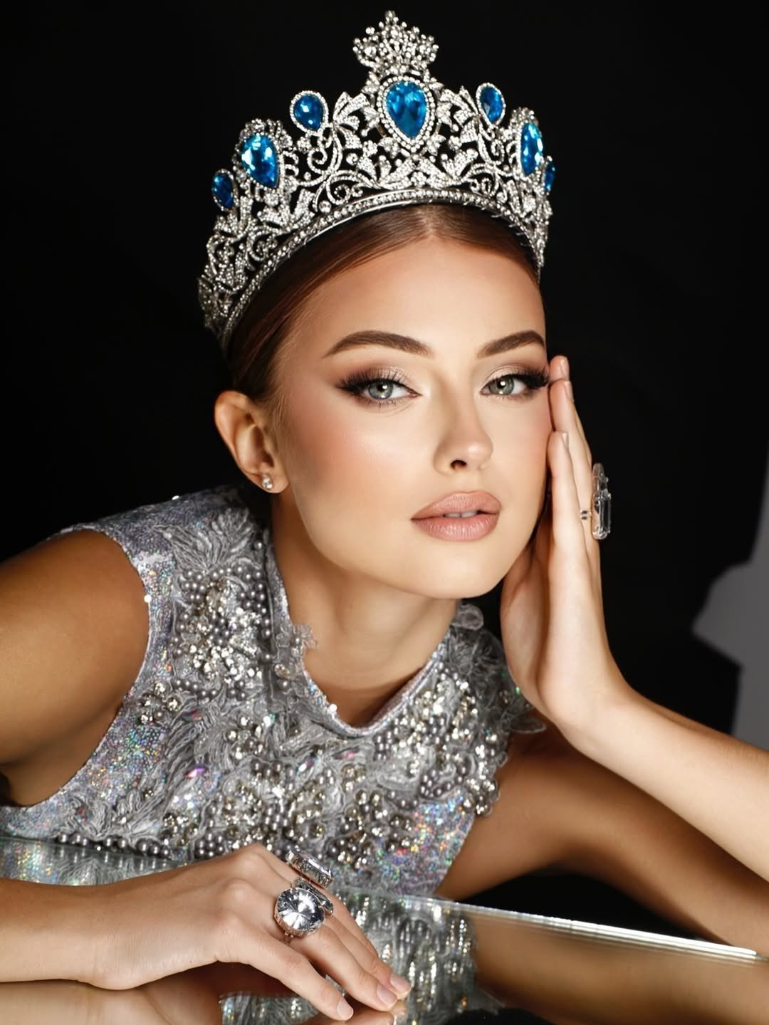 Nelly Maryniuk cùng gia đình chuyển đến Tây Ban Nha sinh sống vào năm 2015 do các xung đột chính trị ở Ukraine. Người đẹp có khả năng nói tiếng Nga, tiếng Tây Ban Nha và tiếng Anh. Cô có sở thích đọc sách, học ngoại ngữ và tập thể dục. Hiện người đẹp tích cực rèn luyện các kỹ năng về giao tiếp, catwalk để đến với đấu trường quốc tế.