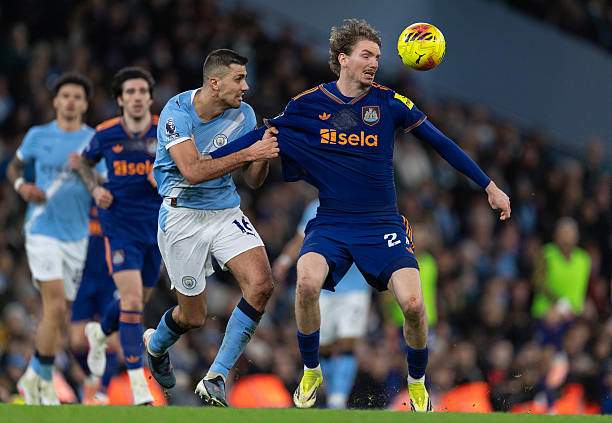 Newcastle và Man City lại gặp nhau, nhưng lần này vừa đá vừa lo chuẩn bị cho Cúp C1