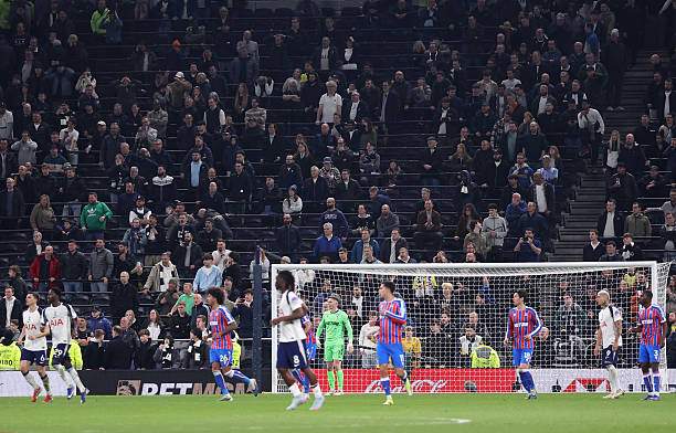 Các khán đài đã lác đác trong hiệp 2 trận Tottenham - Palace, và sẽ còn thưa thớt hơn nữa nếu Spurs tụt xuống Championship