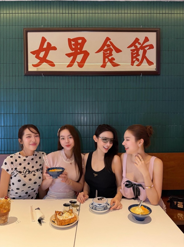 Ảnh sao 7/3: Ngọc Anh 3A, Đoan Trang thăm penthouse của Hồng Nhung - 4