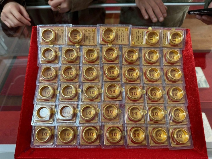 Giá vàng sáng 7/3 bật tăng.