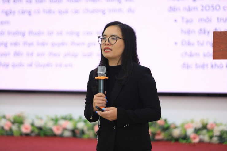 “Theo quan điểm của tôi, đây không đơn thuần là việc cha mẹ nghiêm khắc với con cái mà còn phản ánh các chiến lược sinh tồn trong hệ thống xã hội cạnh tranh. Điều này cũng sẽ có những mặt tích cực và mặt hạn chế", TS Triệu Thị Phượng chia sẻ.