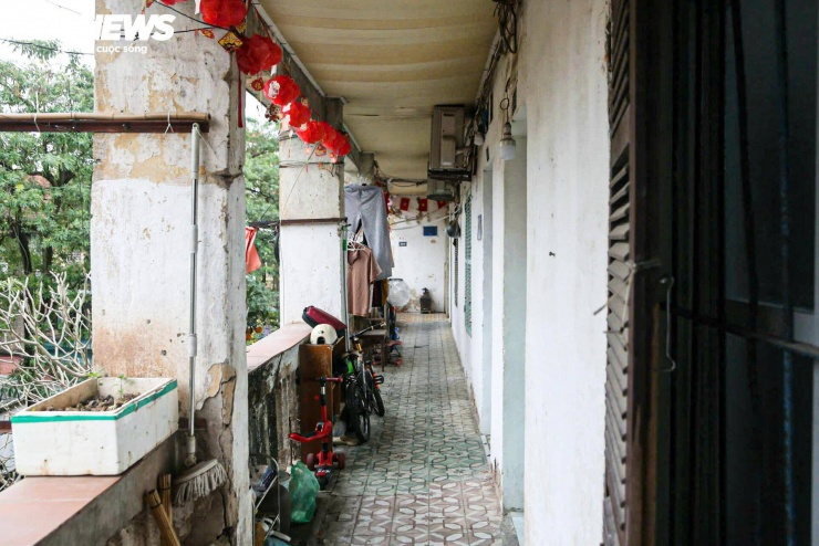 Theo phương án dự kiến, các căn hộ tầng 1 sẽ được bồi thường với hệ số từ 1 đến 2 lần diện tích sử dụng ghi trong giấy chứng nhận quyền sử dụng đất. Đối với các căn hộ từ tầng 2 trở lên, hệ số bồi thường từ 1 đến 1,5 lần diện tích theo giấy tờ hiện có.