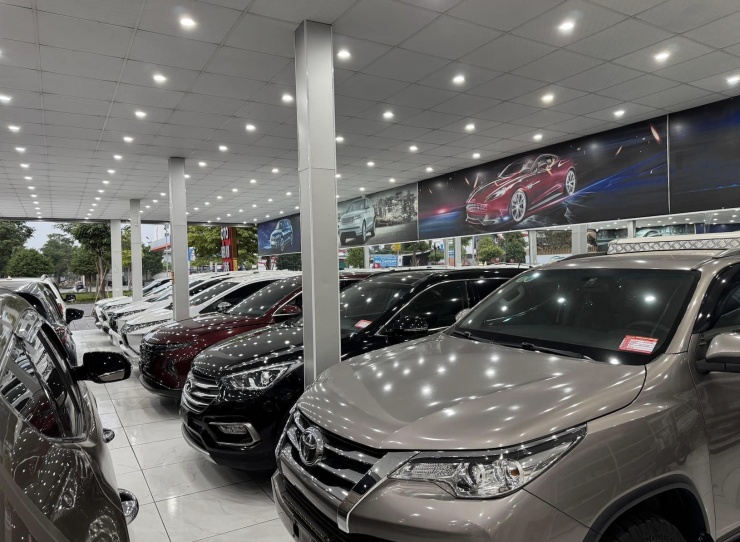 Đại lý xe cũ vắng khách, doanh số sụt giảm.&nbsp;