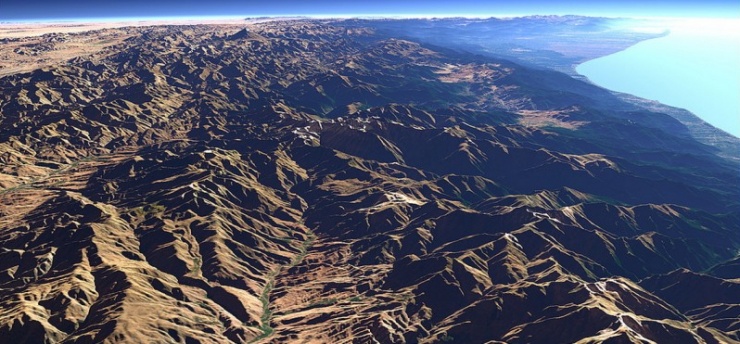 Dãy Alborz được coi như lá chắn phía Bắc của Iran. Ảnh: Adventure Iran