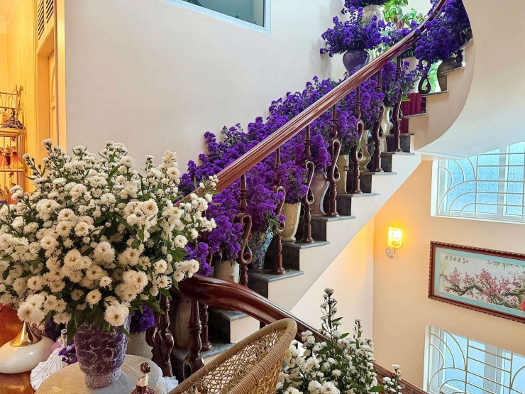 Dù ở góc nào trong ngôi nhà, suối hoa cũng toát lên vẻ đẹp khiến người ngắm nhìn ngẩn ngơ. Ảnh: NVCC