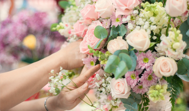 Giá hoa ngày 8-3 tăng mạnh, có loại gấp gần 10 lần - 2