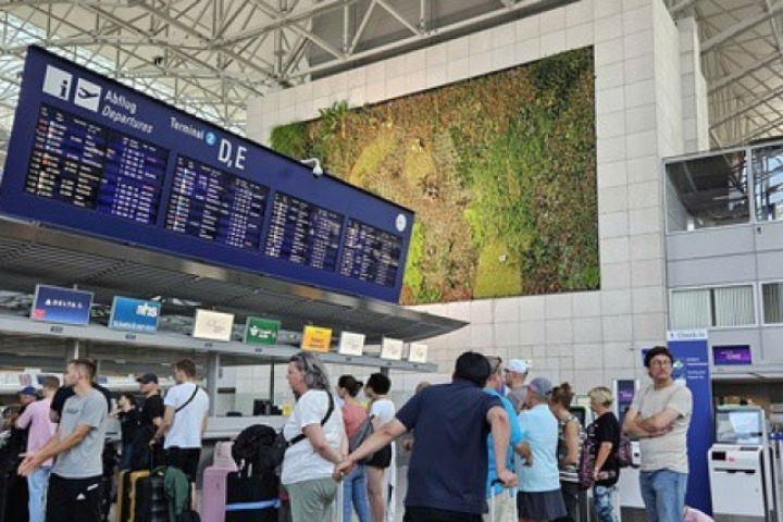 Giá vé máy bay đi châu Âu khan và lên cả trăm triệu, nhiều người “đứng ngồi không yên"