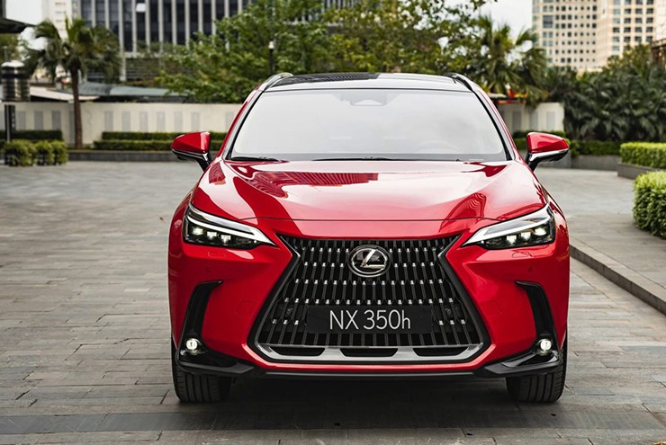 Lexus điều chỉnh giá bán hàng loạt xe hybrid tại Việt Nam