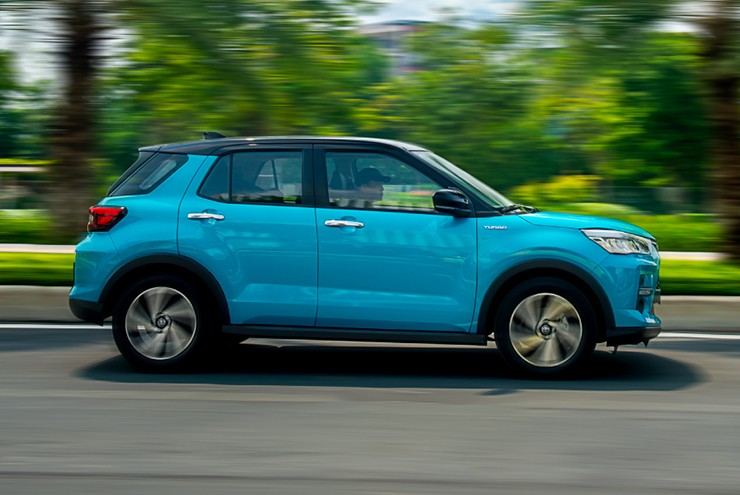 Giá xe Toyota Raize lăn bánh kèm ưu đãi tháng 3/2026