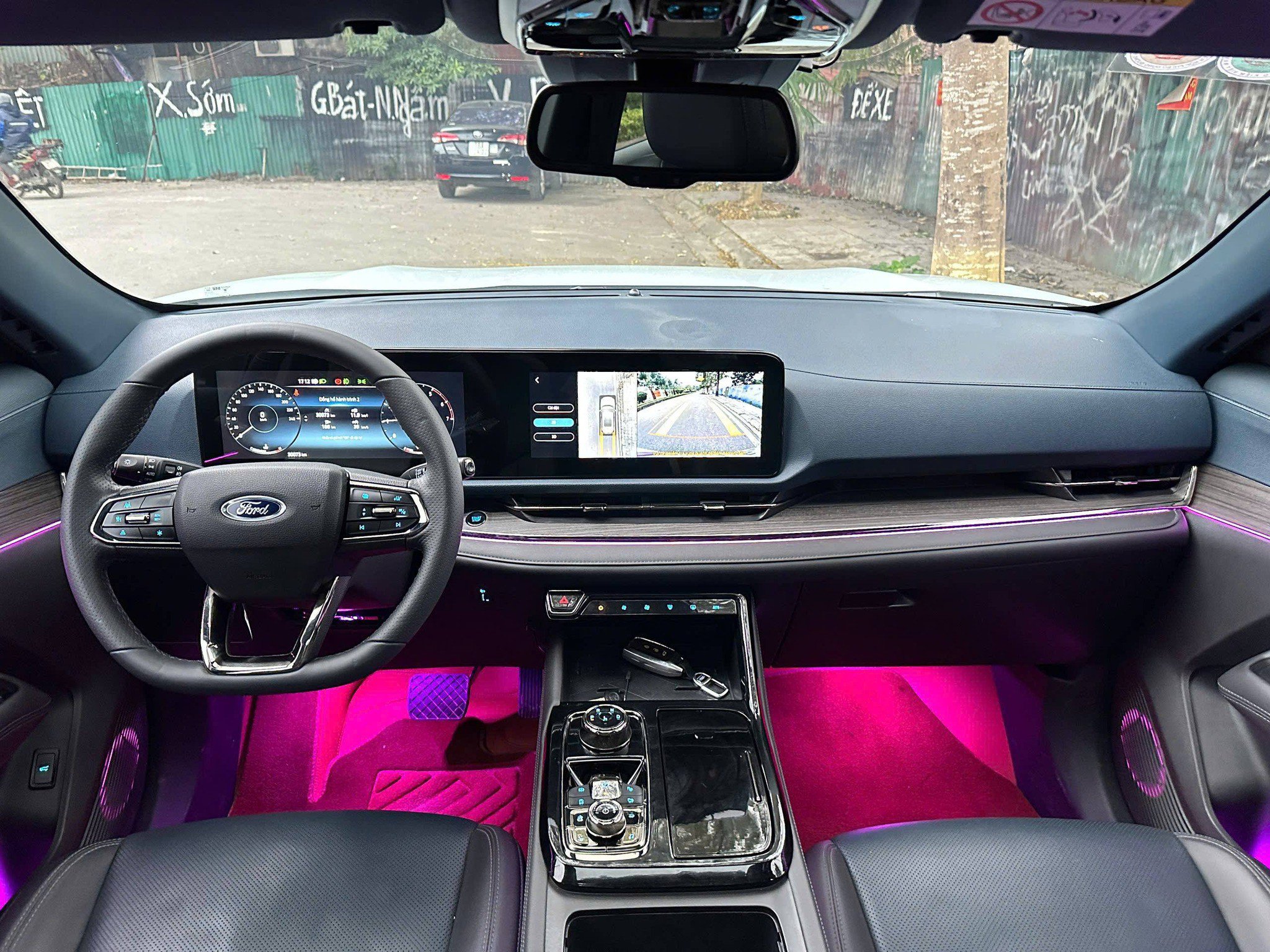 Xe trang bị đầy đủ các tính năng an toàn ADAS.