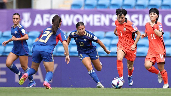 Tuyển nữ Philippines (áo xanh) nhiều khả năng dừng bước ngay từ vòng bảng