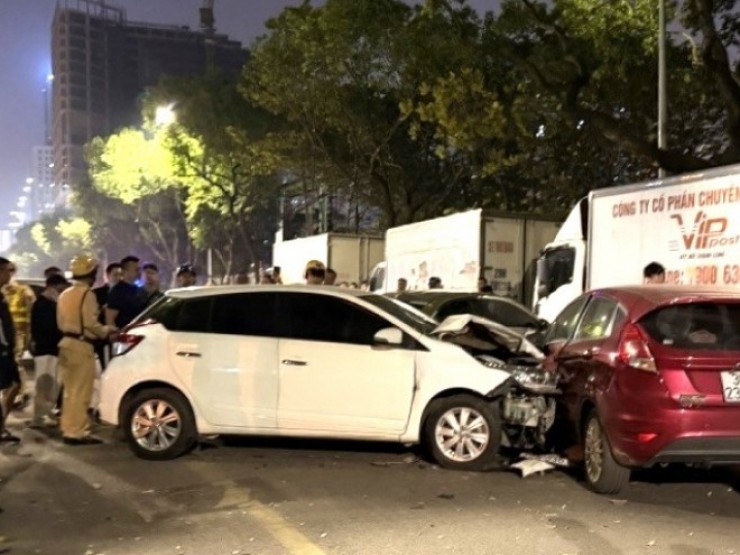 Lời kể của nạn nhân vụ ôtô đâm 9 xe trên đường Hà Nội