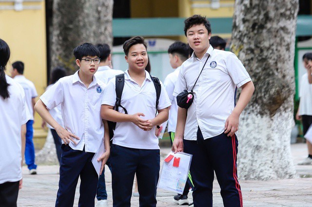 Thí sinh Hà Nội tham dự kỳ thi tuyển sinh lớp 10.