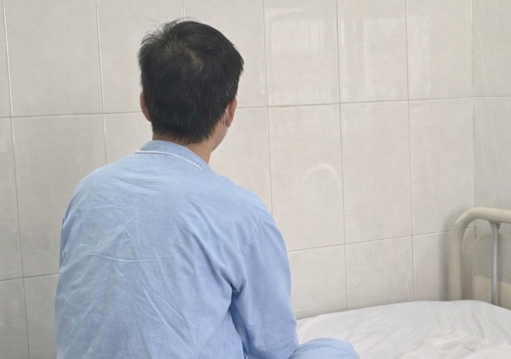 Người bệnh được điều trị kết hợp giữa tâm lý trị liệu nhận thức – hành vi. (Ảnh: An Bình)