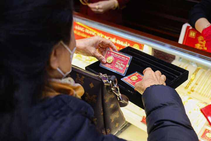 Căng thẳng tại Trung Đông nhưng giá vàng lại giảm. (Ảnh: Minh Đức).