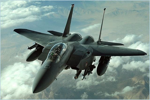 F-15E Strike Eagle là máy bay chiến đấu tấn công mặt đất đa năng, hoạt động trong mọi điều kiện thời tiết, được thiết kế và sản xuất bởi công ty McDonnell Douglas (nay là Boeing) của Mỹ. Ảnh: Army Recognition.