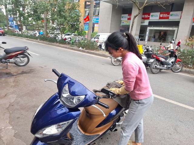 Chị Thu thấy "đủ" với công việc hiện tại. Ảnh: Quỳnh Mai.