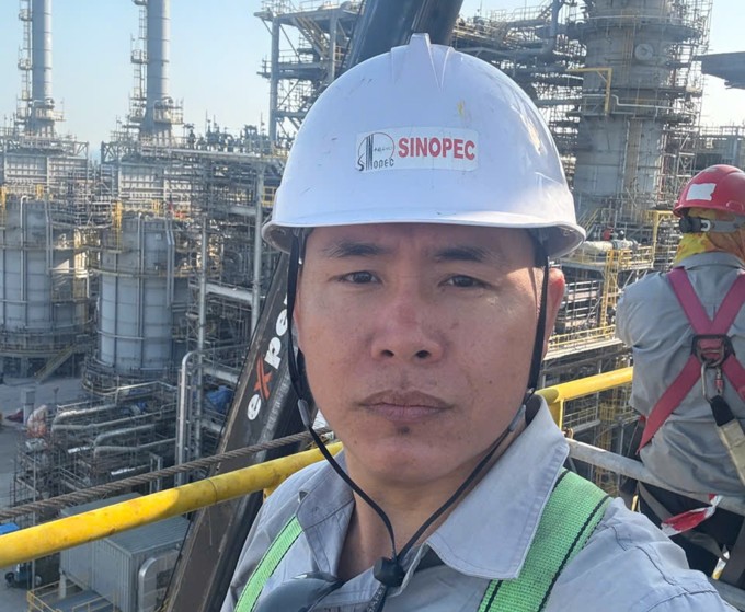 Anh Đặng Huy Điệp, đốc công tại nhà máy lọc hóa dầu ở Arabia Saudi, cho biết lao động ở đây vẫn đi làm bình thường trong những ngày xảy ra chiến sự. Ảnh: NVCC