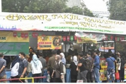 Khám phá chợ ẩm thực cho bữa ăn “xả chay” trong tháng lễ Ramadan tại Indonesia