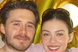 Brooklyn Beckham chỉ trích cha mẹ giả tạo