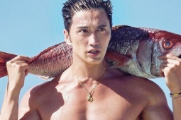 Hình thể như thanh niên của người mẫu 60 tuổi