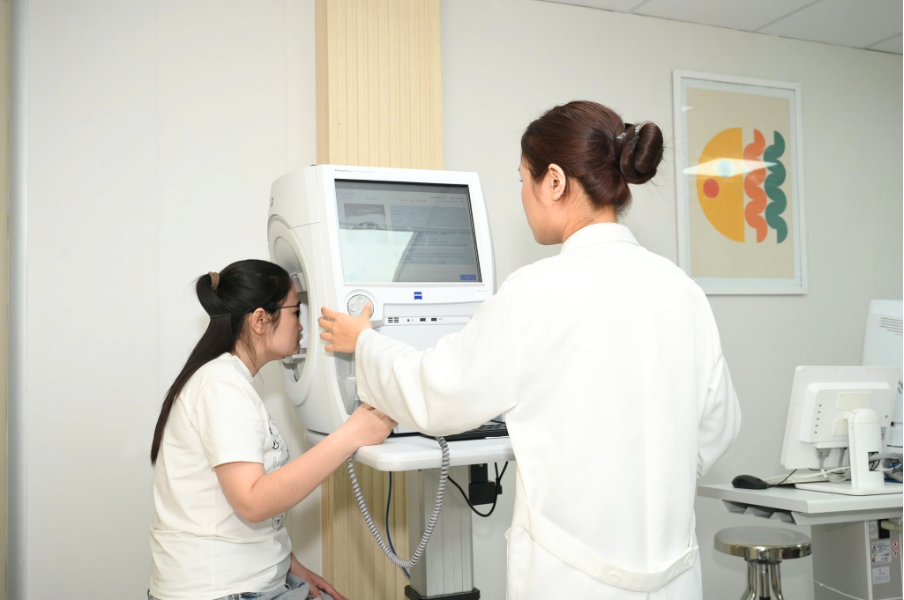 AEH đầu tư hệ thống chẩn đoán - vi phẫu nhằm hỗ trợ chuẩn hóa quy trình điều trị. Ảnh: AEH