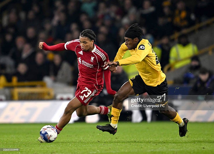 Liverpool (áo đỏ) giành chiến thắng ấn tượng